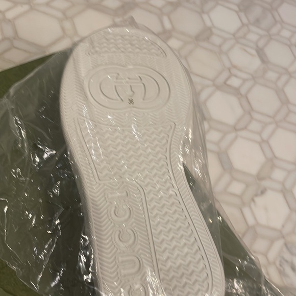 White Gucci shoes - Picture 6 of 7